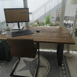 Kundenprojekt von Daniel: Schreibtisch aus Eichenbohlen im Altholz-Stil!